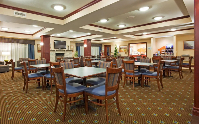 Holiday Inn Express & Suites Winona by IHG