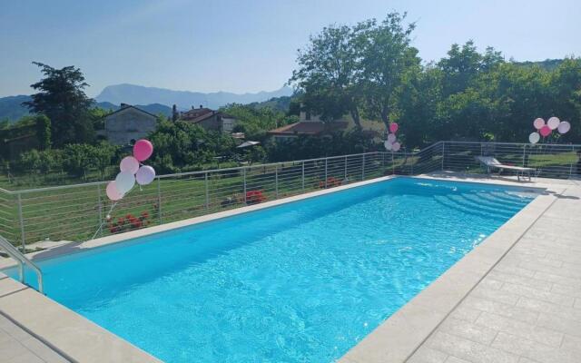 Majestic holiday home in Montefalcone Appennino with garden