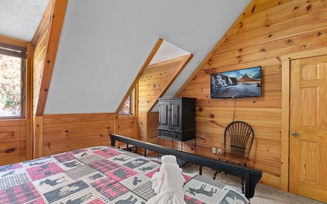 Bear Crossing Cabin by Jackson Mountain Rentals