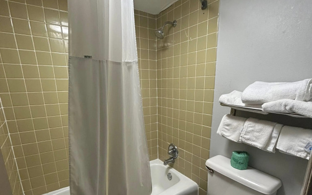 Days Inn by Wyndham Byron