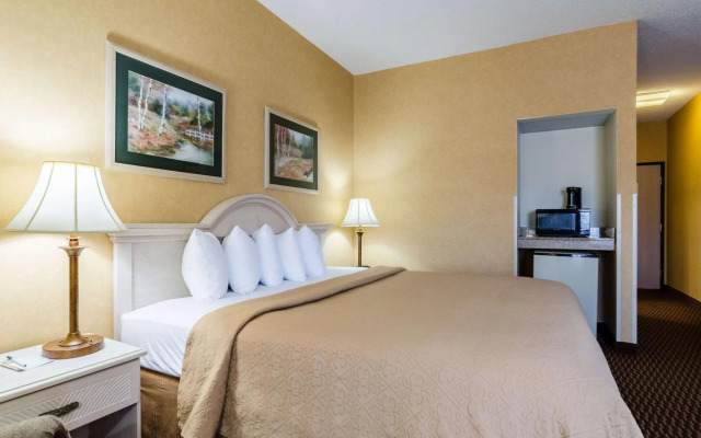 Quality Inn & Suites Manhattan