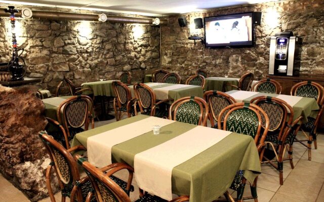 Monte Kristo Hotel