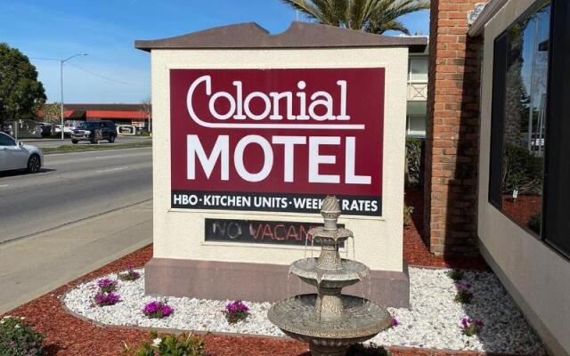Colonial Motel