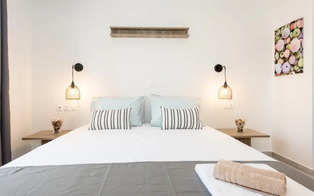 Mikes Beach Apartments & Studios