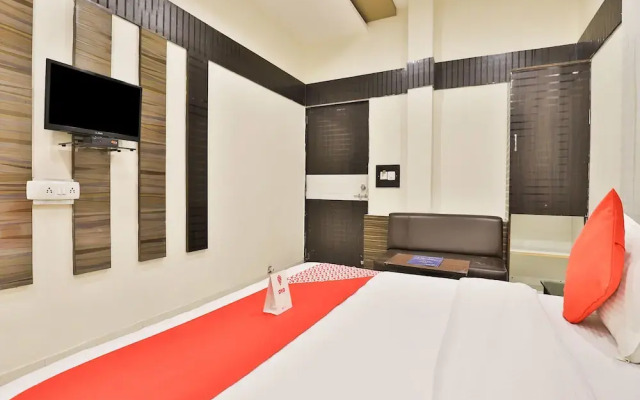 OYO Collection O 11610 Hotel Shreenath