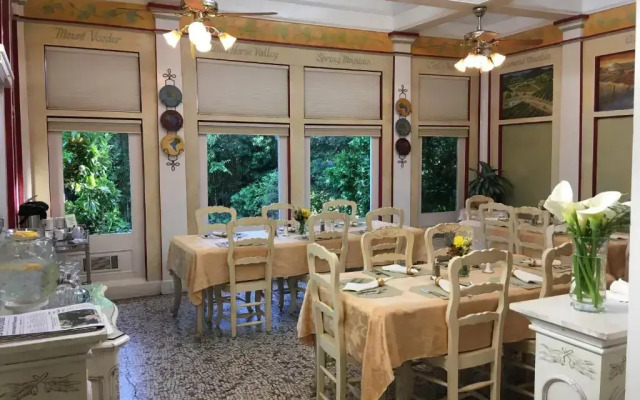 Churchill Manor B&B