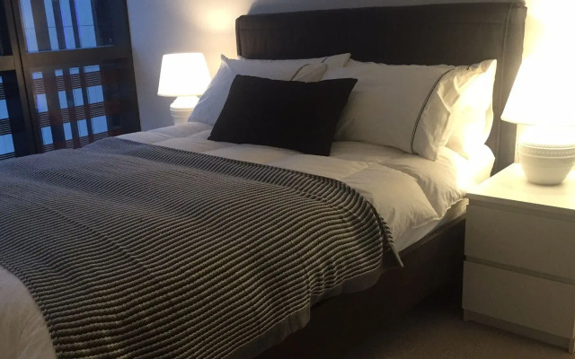 Melbourne Docklands Luxury Seaview Apartment