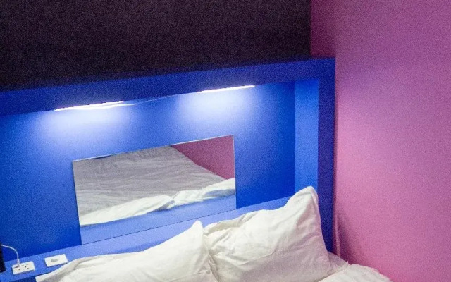Color Creative Hotel - Hostel