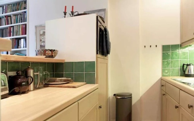 Vintage British 1 bed Flat in Marylebone