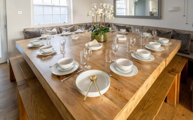 Host Stay The Charles Street Retreat