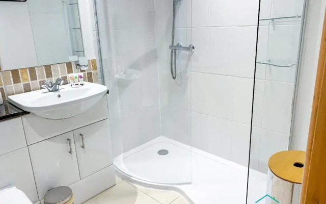 Vanguard House, Milford Marina