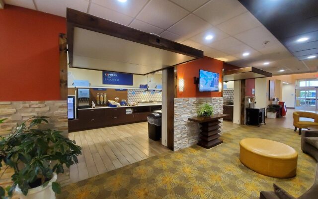 Holiday Inn Express & Suites Sandusky by IHG