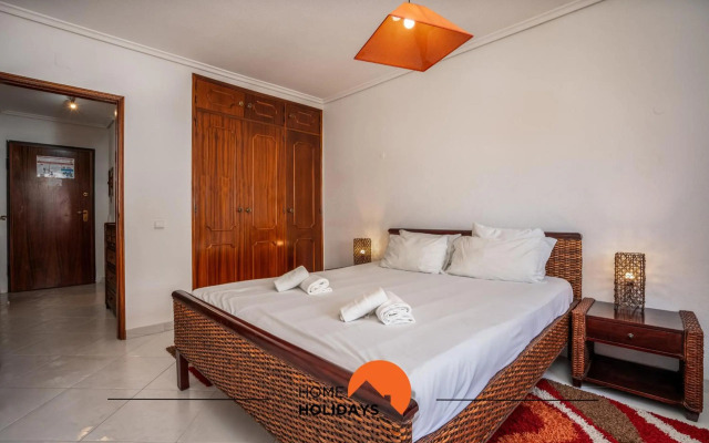 #075 Flat Near Strip Albufeira and 5m Beach