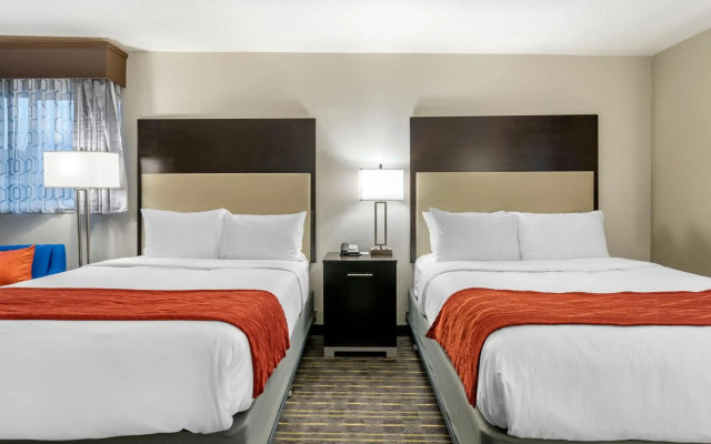Comfort Inn & Suites Tigard near Washington Square