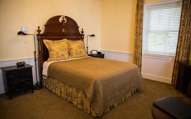 Providence Manor House Bed & Breakfast