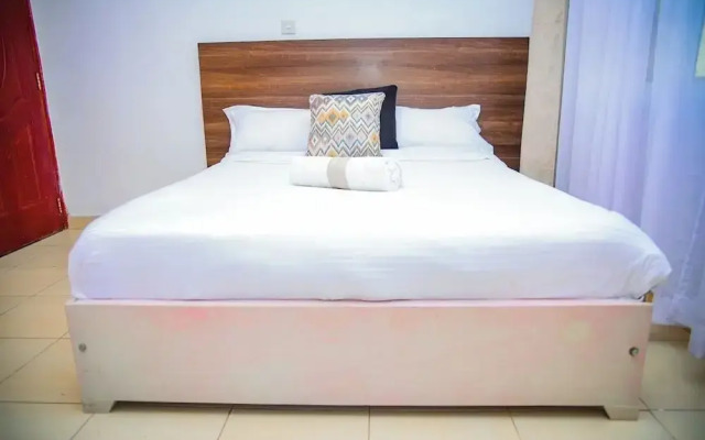 Lux Suites Father's Hub Apartments