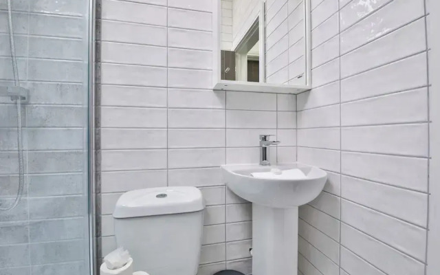Modern 2 Bed House - Sleeps 4