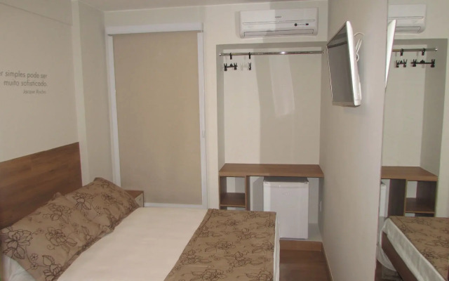 i5 Play Hotel