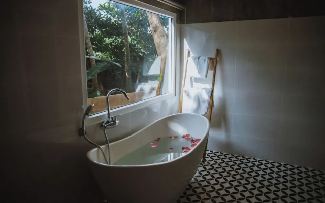 Charm Hon Rom Villas Resort