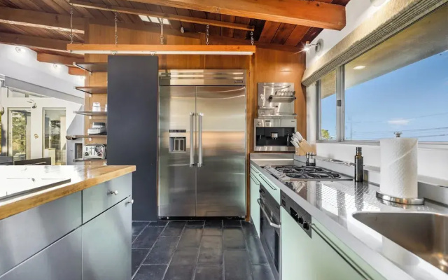 Mulholland View - Mid-century Modern Escape w/ Infinity Pool