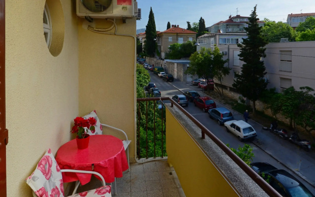 Split Center Beautiful Apartment