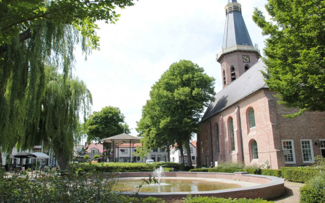 Modern Holiday Home in Nieuwvliet with Garden