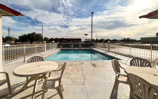 Motel 6 Abbeville, AL