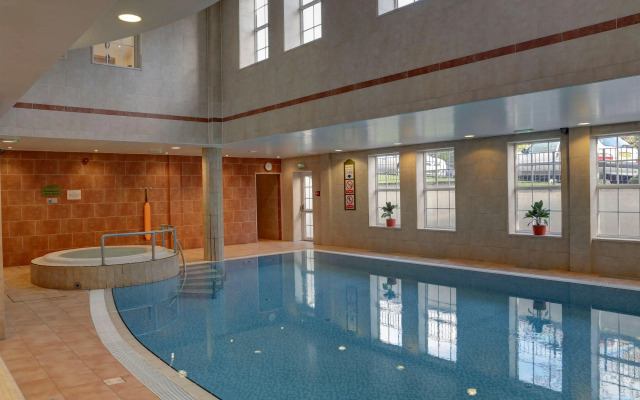 Crowne Plaza East Midlands Airport by IHG