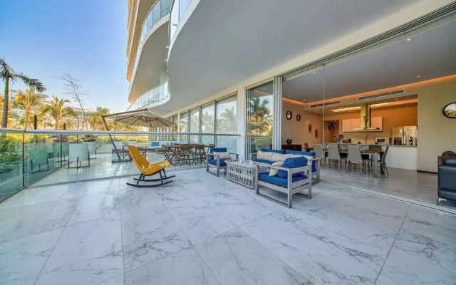 Apartments with Beach Access