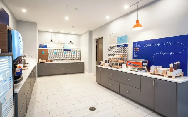 Holiday Inn Express & Suites Waco Downtown