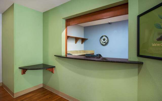 WoodSpring Suites Louisville Southeast