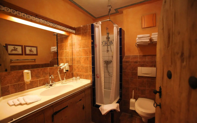 Europa-Park Freizeitpark & Erlebnis-Resort, Hotel Castillo Alcazar