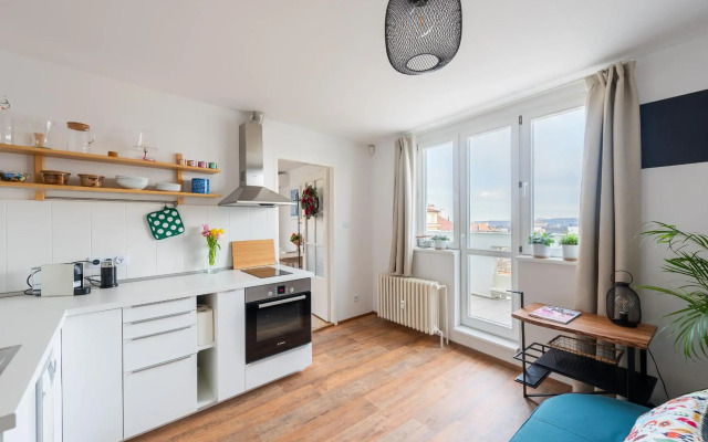 BRIGHT CHARMING Apt with TERRACE, PARKING & AirCo.