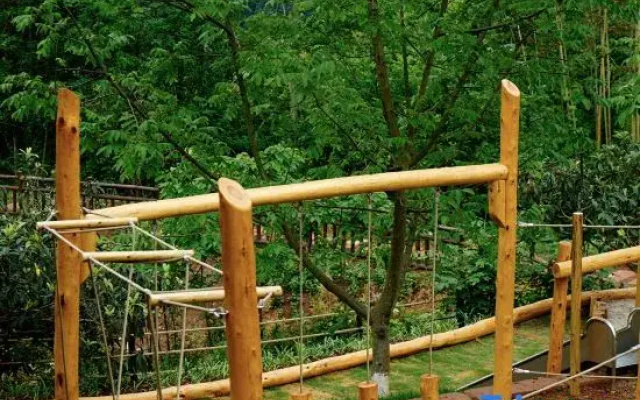 Half Hidden - Peachland Mountain Boutique Resort & Spa
