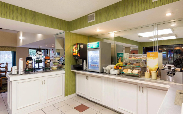 Rodeway Inn At Fort Lee