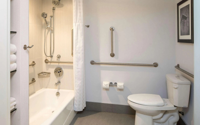 DoubleTree by Hilton Pittsburgh - Cranberry