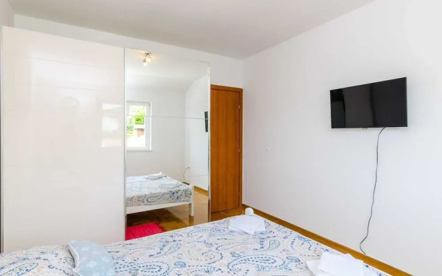 Ana Apartment - One Bedroom Apartment With Balcony