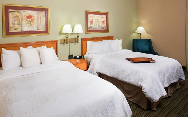 Hampton Inn by Hilton Philadelphia / Willow Grove