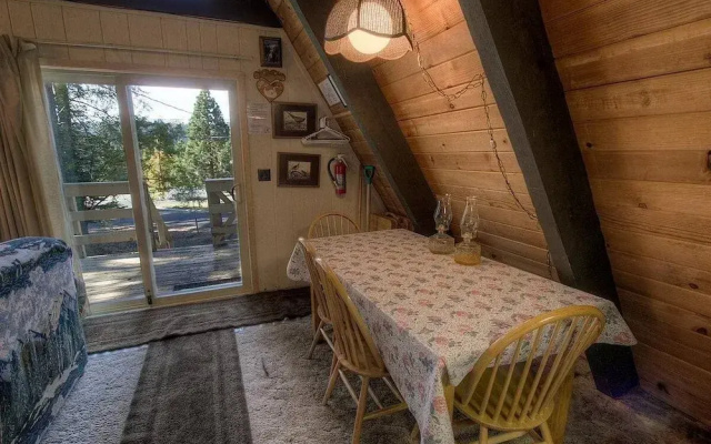Lodgepole Chalet 3 Bedroom Home by RedAwning