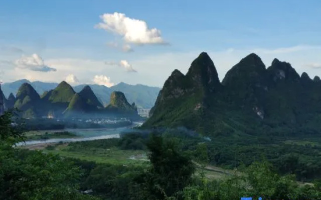 Xianyunju Resort Hotel (Yangshuo 20 yuan Scenic Area Branch)