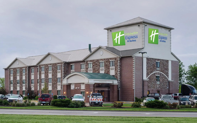 Holiday Inn Express & Suites Olathe South by IHG
