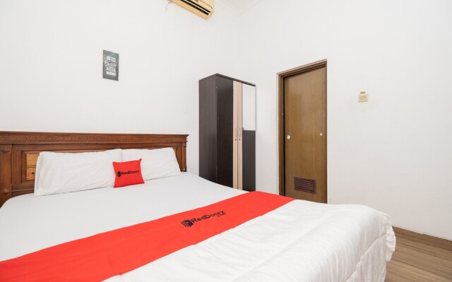 RedDoorz @ Nginden Surabaya