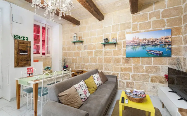 Traditional Townhouse - Rooftop Seaviews