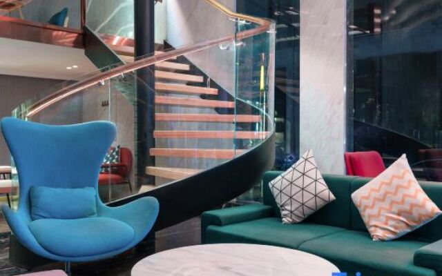 Qilai Light Luxury Hotel