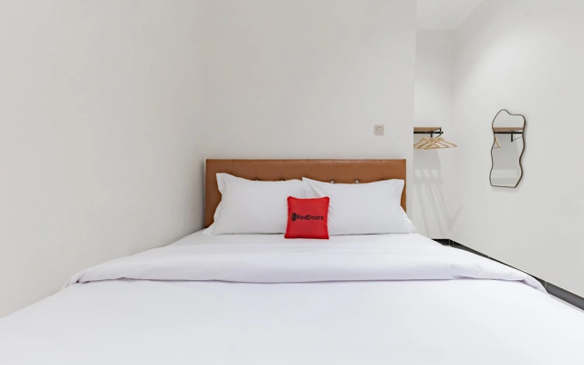 RedDoorz @ Inara Residence Purwokerto – Guest Rooms – Purwokerto