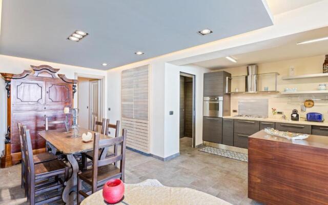 Penelope Seaview Apartment