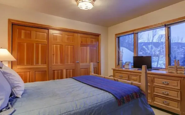 RedAwning House with Mountain Views