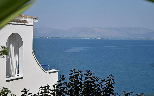 Meli Apartments & Villas