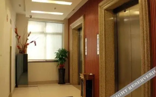 A Home Chain Hotel (Jinjiang Airport Huzhong)