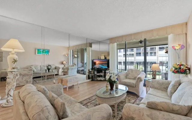 South Beach 302 by Vtrips